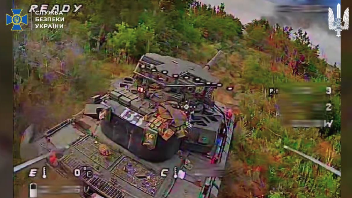 Donetsk — Sistem Arena-M Tank Rusia Ditembus Serangan Drone Massal Ukraina