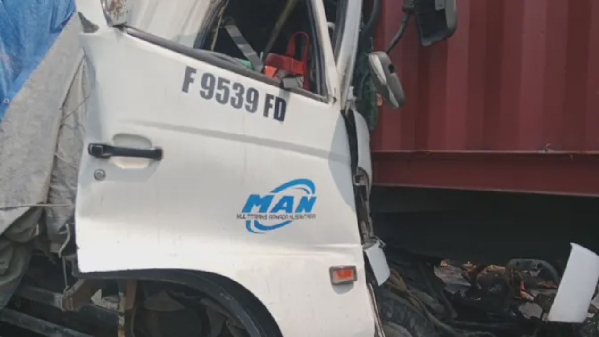 Enam Kendaraan Terlibat Kecelakaan Beruntun di Tol JORR Cakung