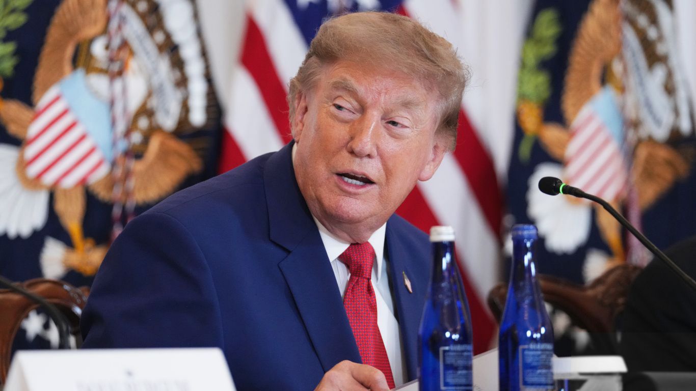 Ekonomi Iran Merangkak Menuju Kolaps di Bawah Tekanan Trump