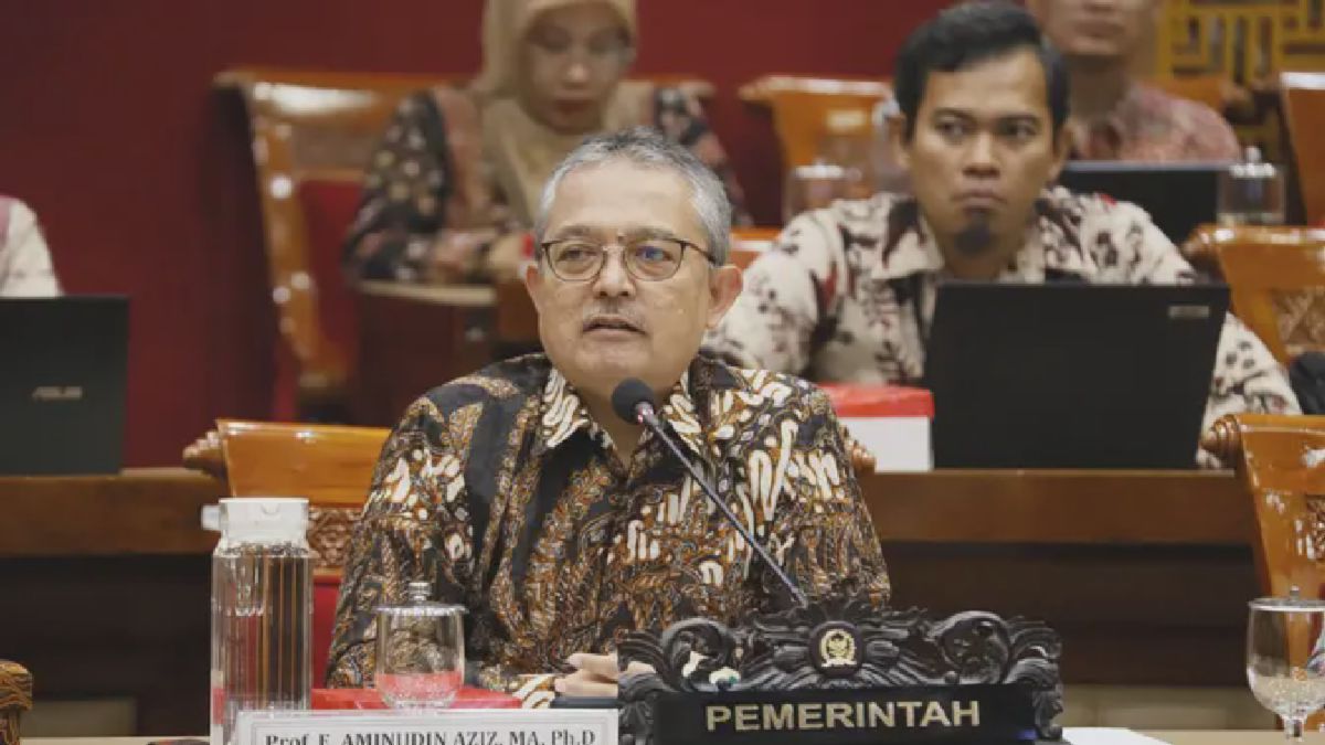 Kepala Perpusnas E Amanuddin Aziz Sampaikan Pandangan di DPR RI