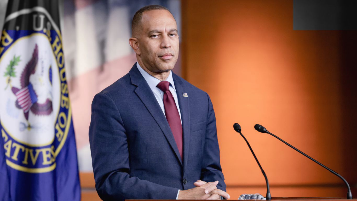 Jeffries Dikritik Keras Usai Bertemu Kushner, Sayap Kiri Demokrat Marah
