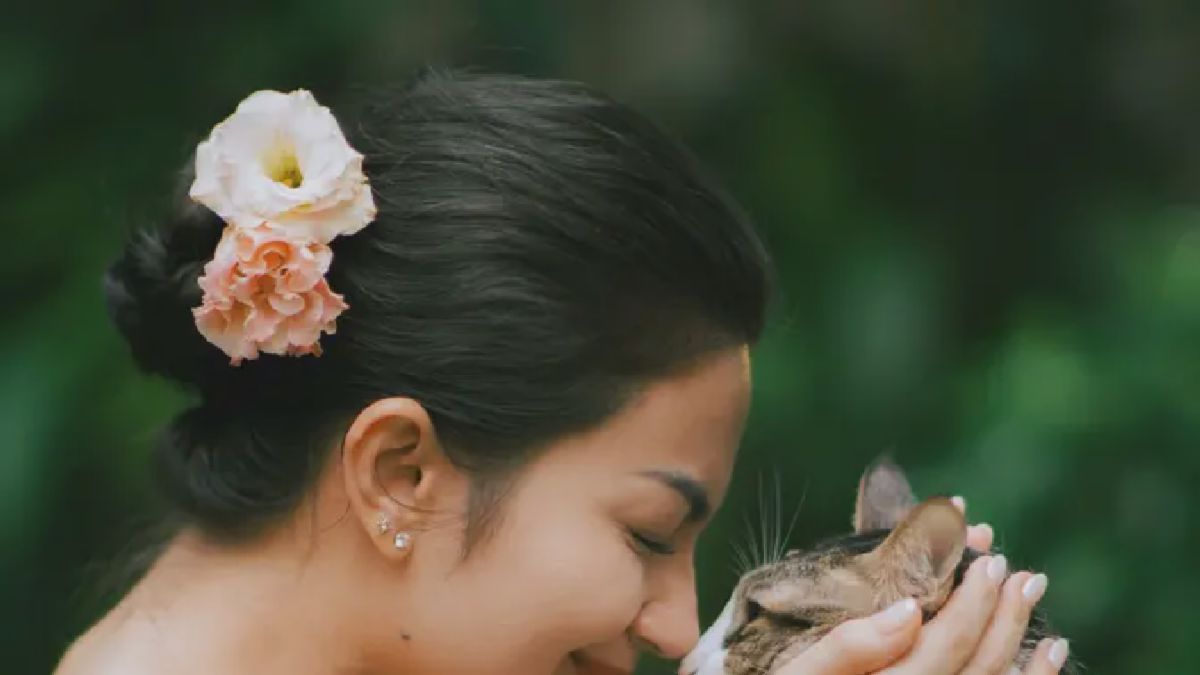 Ariel Tatum Rayakan Ultah Anabul dengan Penampilan Natural Memukau