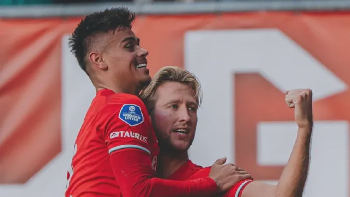 Mees Hilgers Cetak Gol, FC Twente Hajar Heracles 4-0