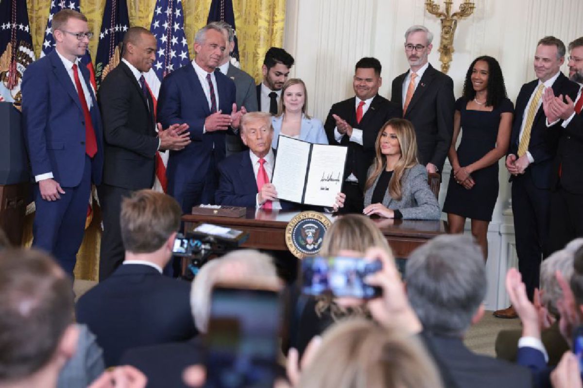 Melania Trump Luncurkan Beasiswa Pemuda Asuh bersama IndyCar
