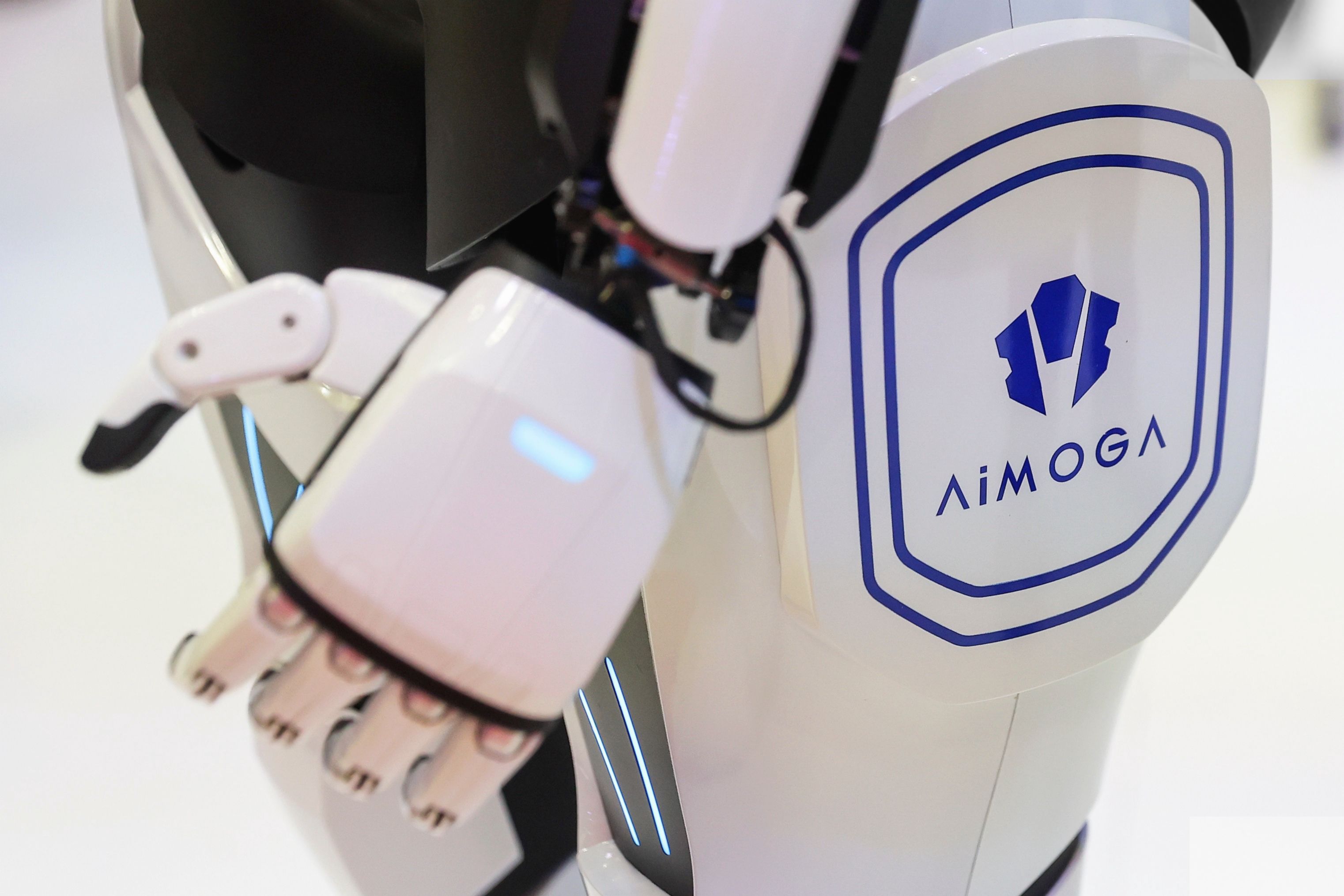 China Terjunkan Robot Polisi untuk Jaga Lalu Lintas di Jalan Raya
