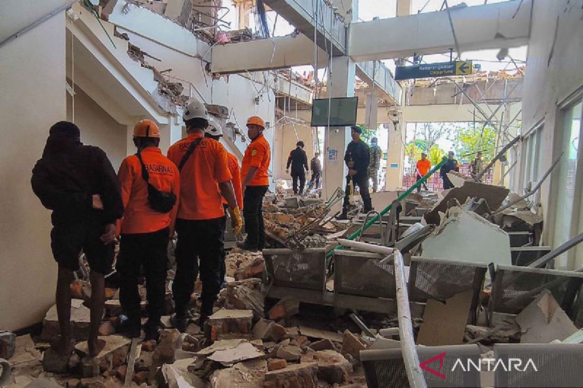 Maumere — Pelabuhan Laurentius Say Rusak Parah Diterjang Gempa