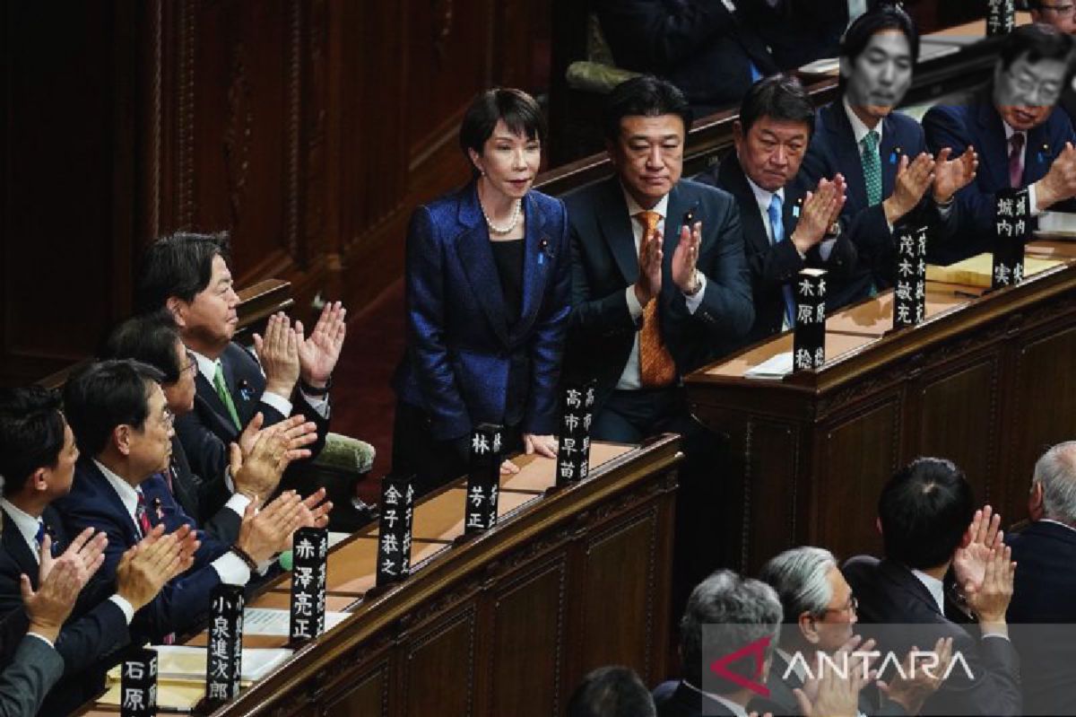 melalui ajudannya dalam upacara peringatan hari bersejarah saat Jepang menyerah tanpa syarat