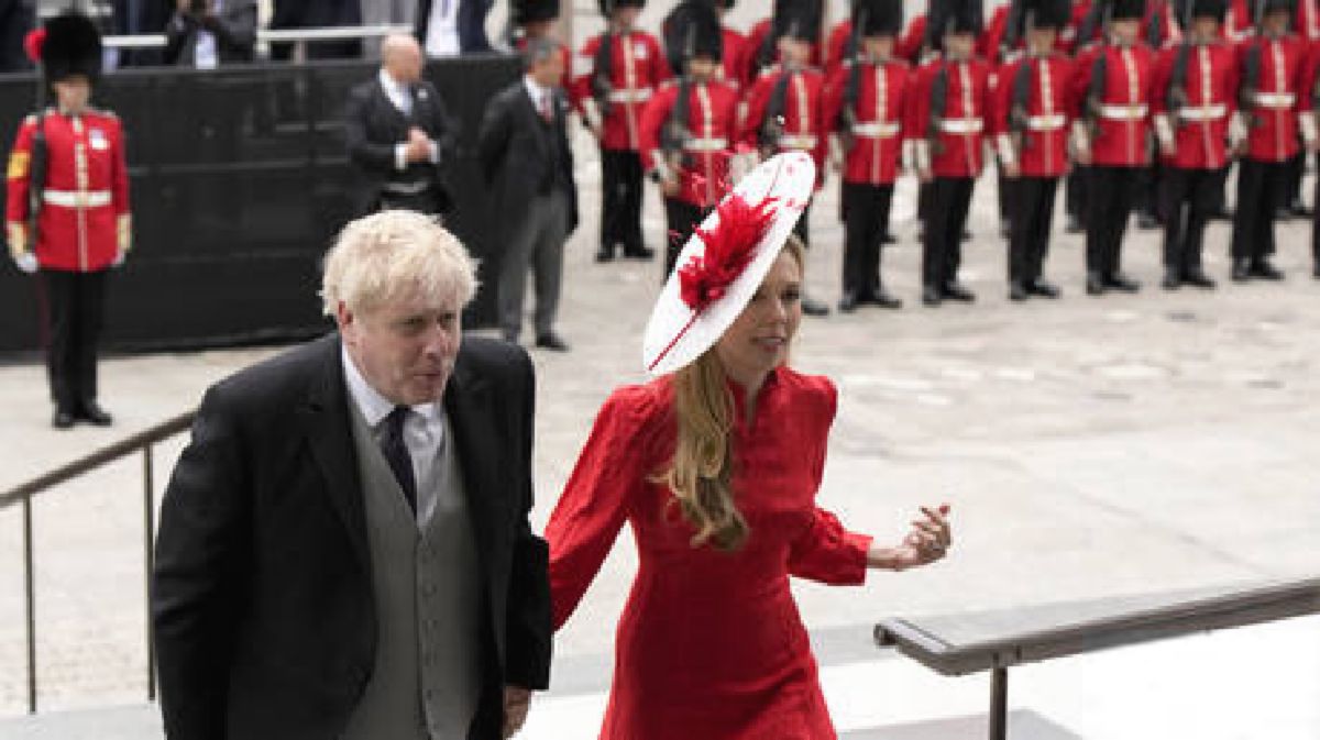 PM Johnson Diteriaki Massa saat Hadiri Perayaan Ratu