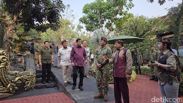 KSAL, Ketua LVRI dan Ketua Pepabri Kunjungi Kraton Majapahit Jakarta