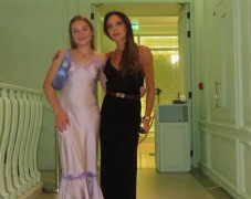Postingan Manis Harper Beckham untuk Sang Ibu, Victoria