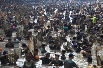 Grobyak Ikan Sumber Gundi, Tradisi Tahunan Warga Kediri Jaga Mata Air