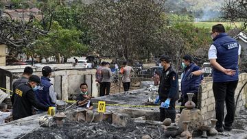 FOTO: Kebakaran Rumah Adat Sade di Lombok Tengah