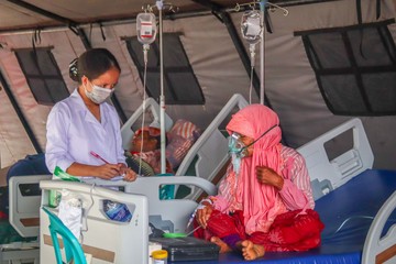 Antisipasi Gempa Susulan, RSUD Komodo Rawat Pasien di Tenda Darurat